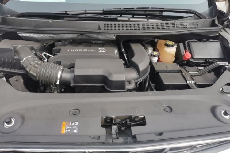 Used Buick GL8 2020 ES Land Cruiser 653T Luxury Model Engine Bay
