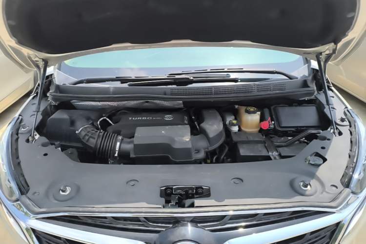 Used Buick GL8 2020 ES Land Cruiser 653T Flagship Model Engine Bay