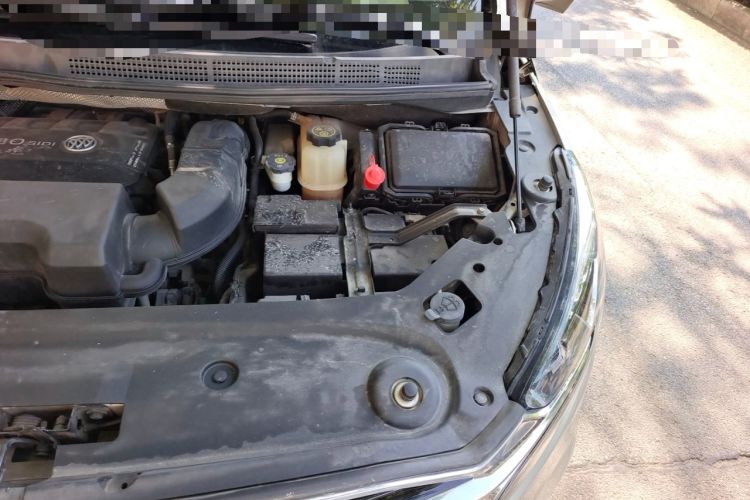 Used Buick GL8 2020 ES Land Cruiser 653T Flagship Model Engine Bay Left