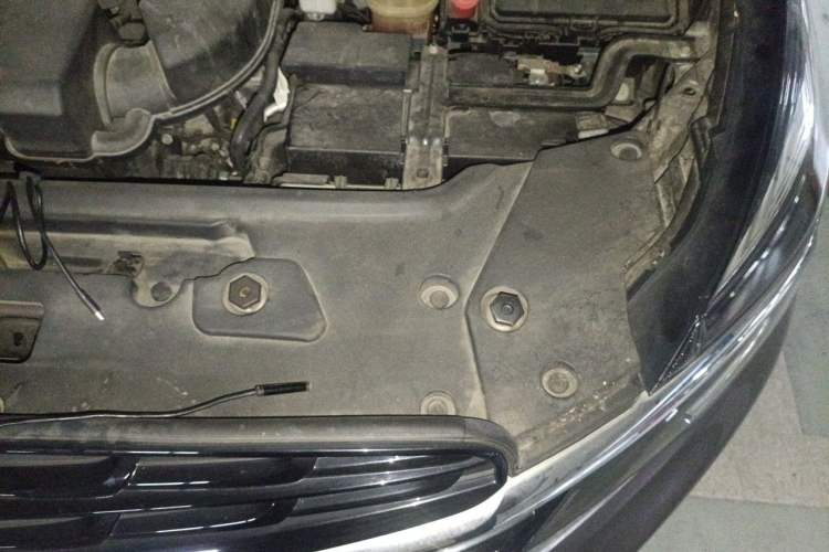 Used Buick GL8 2020 Land Business Class 652T Luxury Model Engine Bay Left