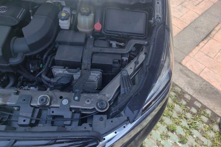 Used Buick GL8 2020 Land Business Class 652T Luxury Model Engine Bay Left
