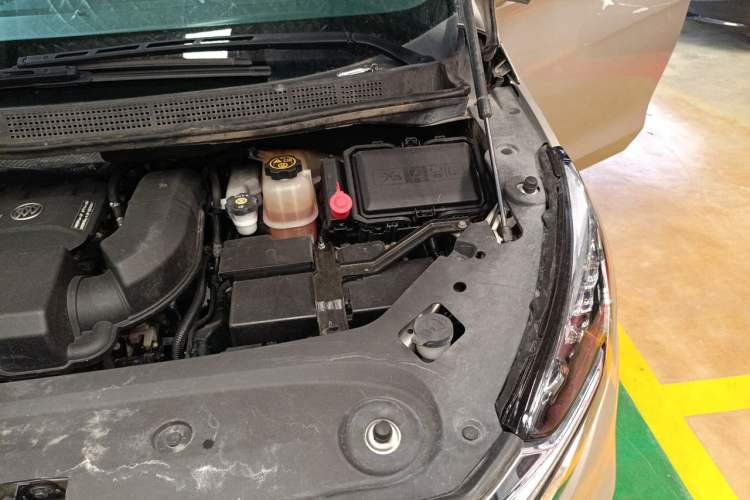 Used Buick GL8 2020 ES Land Cruiser 653T Luxury Model Engine Bay Left