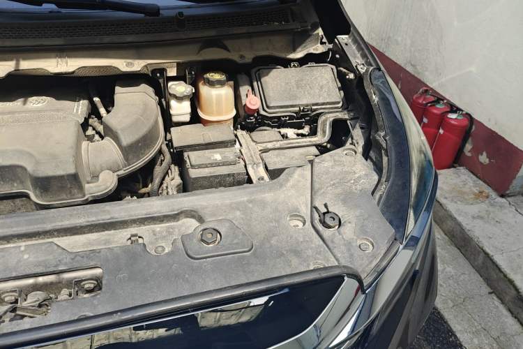 Used Buick GL8 2020 Land Business Class 652T Luxury Model Engine Bay Left