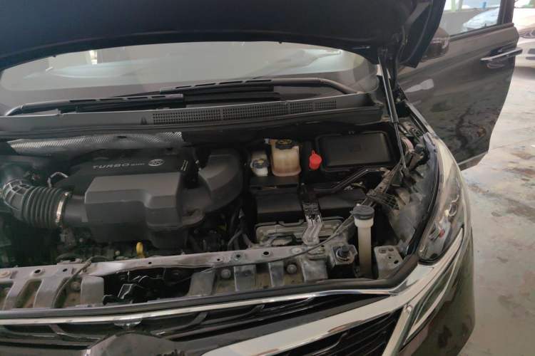 Used Buick GL8 2020 ES Land Cruiser 653T Flagship Model Engine Bay Left