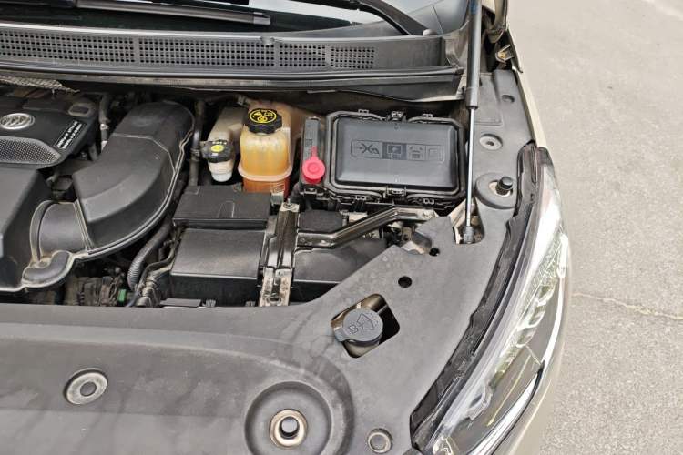 Used Buick GL8 2020 ES Land Cruiser 653T Comfort Edition Engine Bay Left