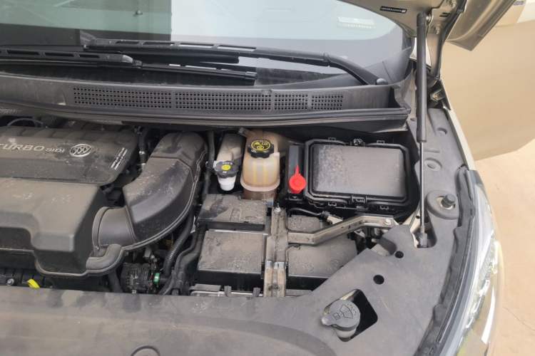 Used Buick GL8 2020 ES Land Cruiser 653T Luxury Model Engine Bay Left