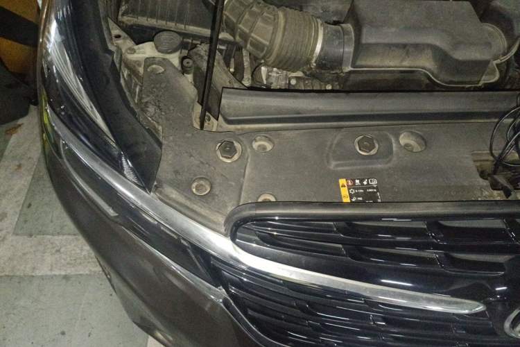 Used Buick GL8 2020 Land Business Class 652T Luxury Model Engine Bay Right