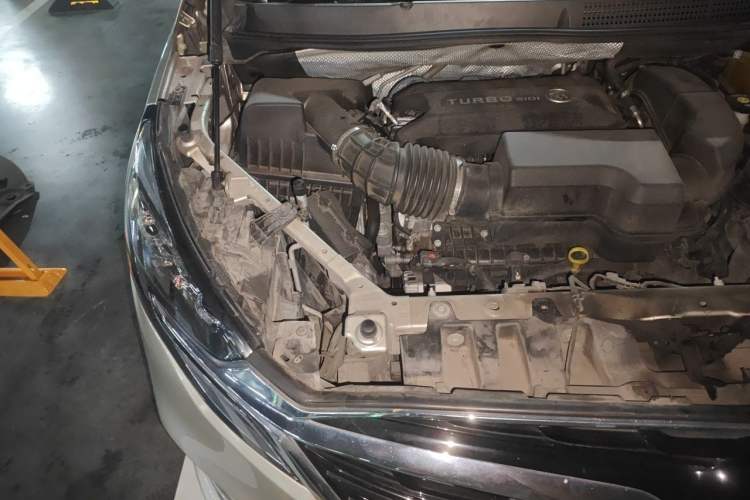 Used Buick GL8 2020 ES Land Cruiser 653T Luxury Edition Engine Bay Right