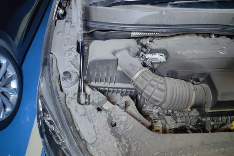 Used Buick GL8 2020 ES Land Cruiser 653T Luxury Model Engine Bay Right