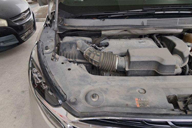 Used Buick GL8 2020 ES Land Cruiser 653T Luxury Model Engine Bay Right