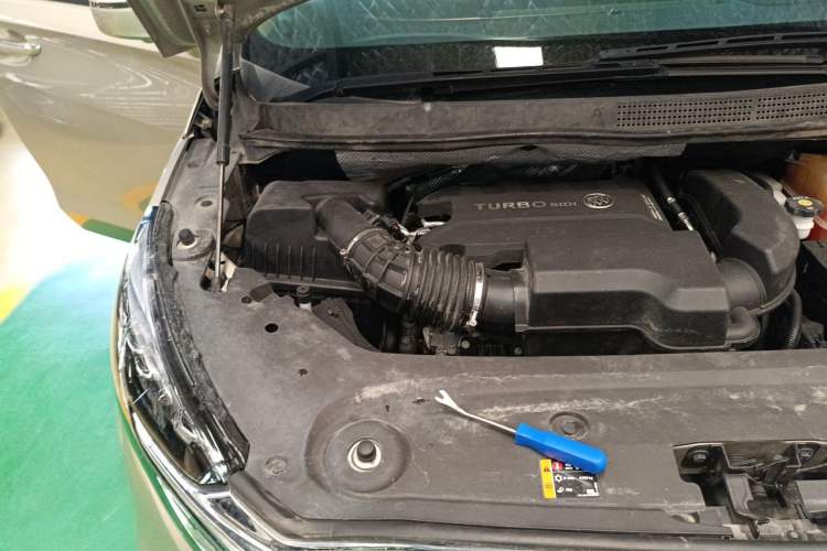 Used Buick GL8 2020 ES Land Cruiser 653T Luxury Model Engine Bay Right