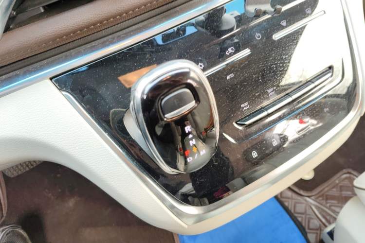 Used Buick GL8 2020 Land Business Class 652T Luxury Model Gear Lever