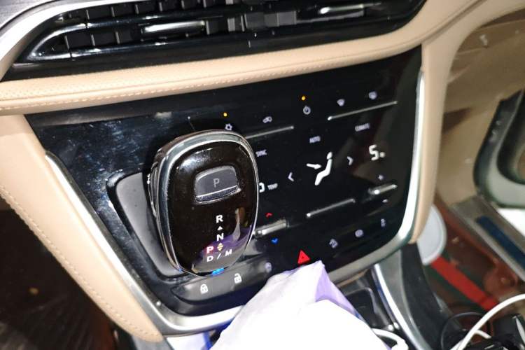 Used Buick GL8 2020 ES Land Cruiser 653T Luxury Edition Gear Lever