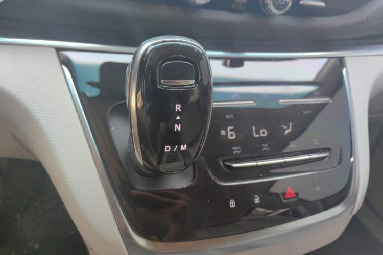Used Buick GL8 2020 Land Business Class 652T Luxury Model Gear Lever