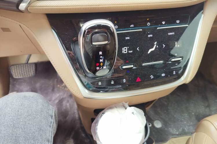 Used Buick GL8 2020 ES Land Cruiser 653T Luxury Edition Gear Lever