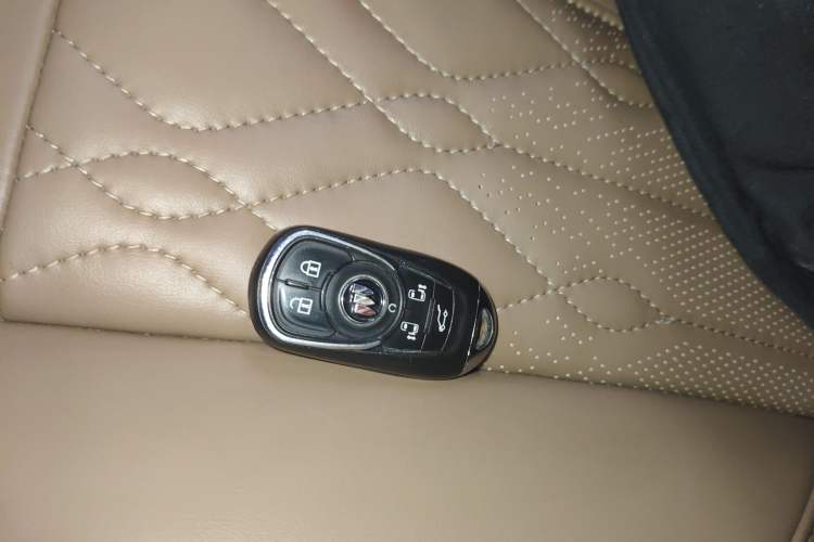 Used Buick GL8 2020 ES Land Cruiser 653T Flagship Model Interior 1