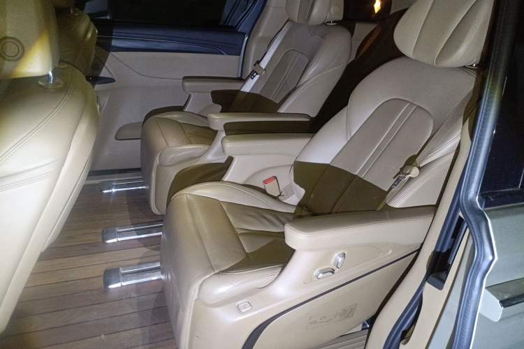 Used Buick GL8 2020 ES Land Cruiser 653T Luxury Model Interior 4