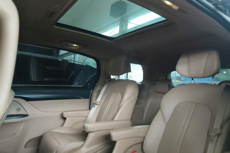 Used Buick GL8 2020 ES Land Cruiser 653T Flagship Model Interior 5