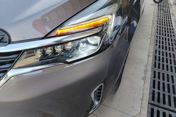 Used Buick GL8 2020 Land Business Class 652T Luxury Model Left Front Headlight