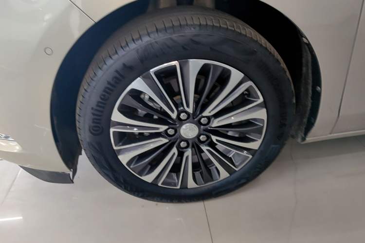 Used Buick GL8 2020 ES Land Cruiser 653T Luxury Model Left Front Wheel Hub