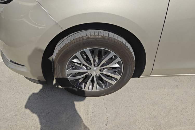 Used Buick GL8 2020 ES Land Cruiser 653T Comfort Edition Left Front Wheel Hub