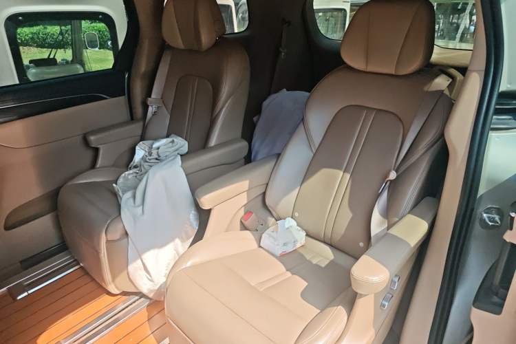 Used Buick GL8 2020 ES Land Cruiser 653T Luxury Model Left Rear Seat
