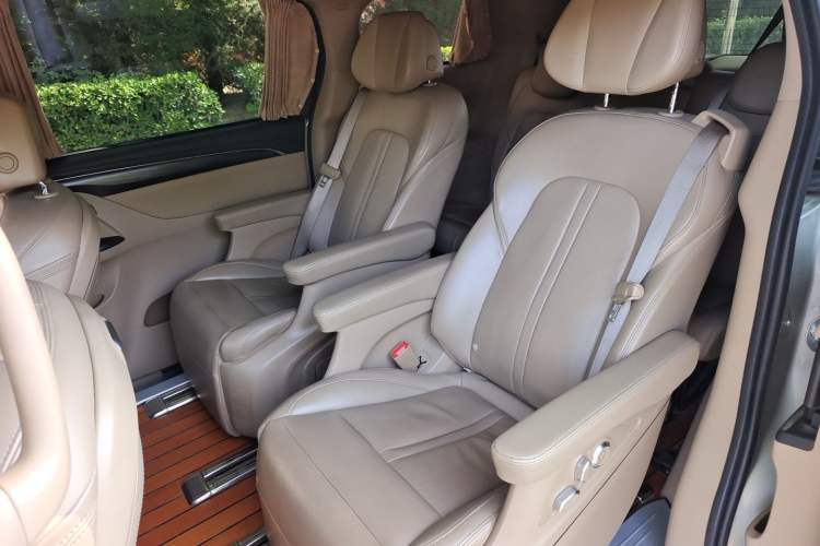 Used Buick GL8 2020 ES Land Cruiser 653T Flagship Model Left Rear Seat