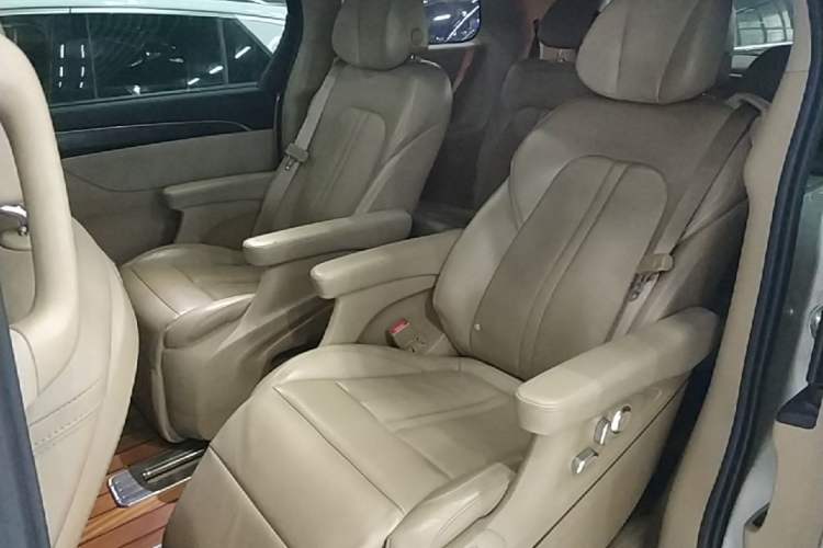 Used Buick GL8 2020 ES Land Cruiser 653T Flagship Model Left Rear Seat