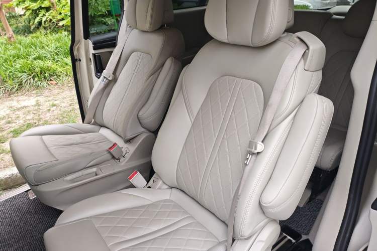 Used Buick GL8 2020 ES Land Cruiser 653T Comfort Edition Left Rear Seat
