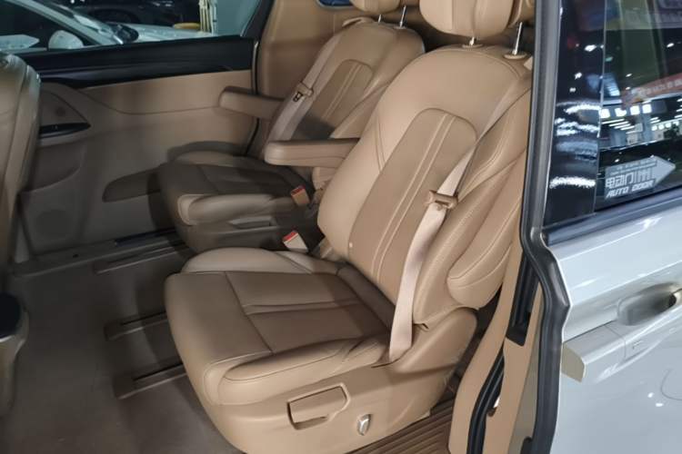 Used Buick GL8 2020 ES Land Cruiser 653T Luxury Edition Left Rear Seat