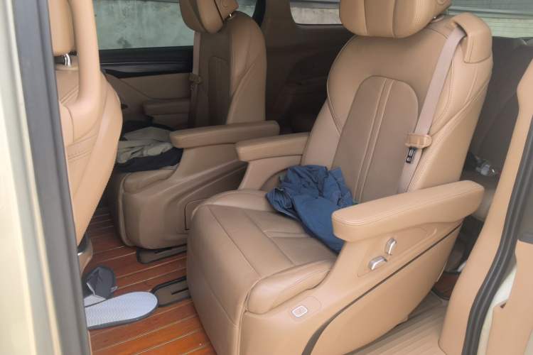 Used Buick GL8 2020 ES Land Cruiser 653T Luxury Model Left Rear Seat