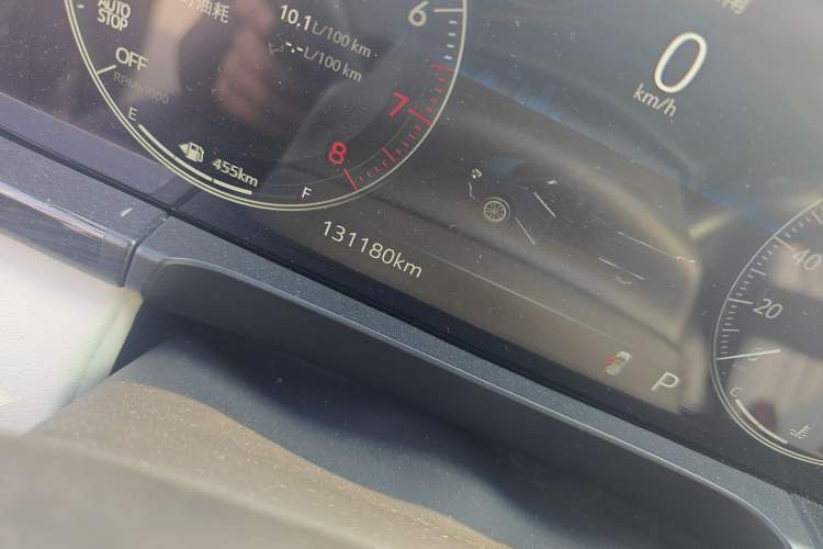 Used Buick GL8 2020 ES Land Cruiser 653T Comfort Edition Odometer Close Up