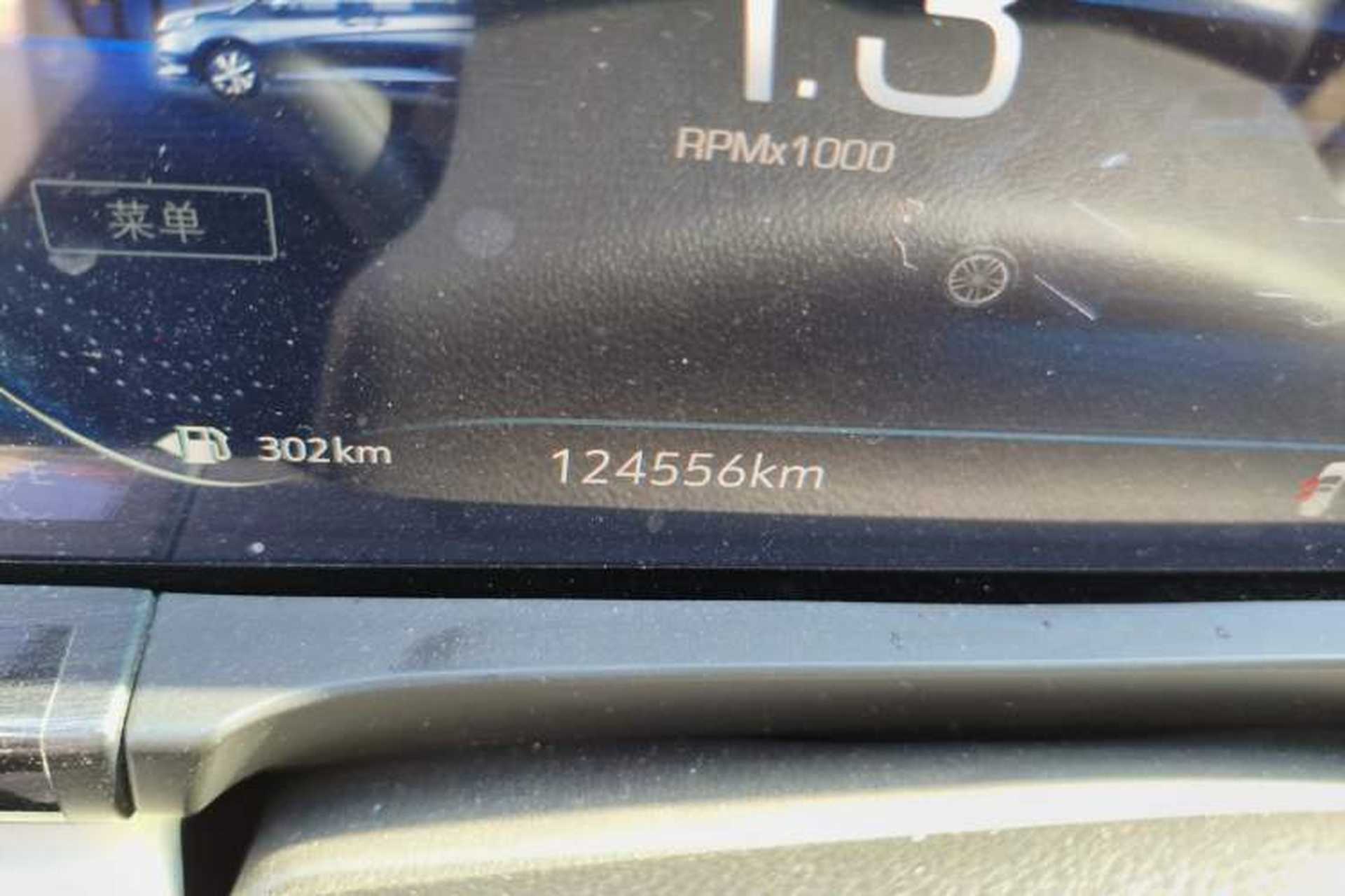 Used Buick GL8 2020 ES Land Cruiser 653T Comfort Edition Odometer Close Up