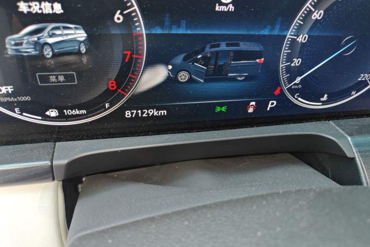Used Buick GL8 2020 ES Land Cruiser 653T Comfort Edition Odometer Close Up