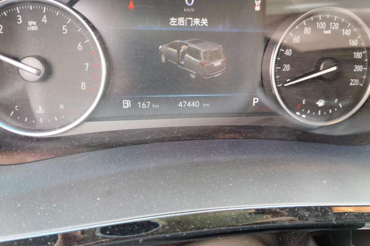 Used Buick GL8 2020 Land Business Class 652T Luxury Model Odometer Close Up