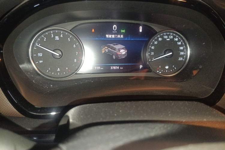 Used Buick GL8 2020 Land Business Class 652T Luxury Model Odometer Close Up