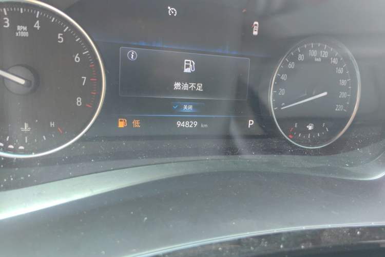 Used Buick GL8 2020 Land Business Class 652T Luxury Model Odometer Close Up