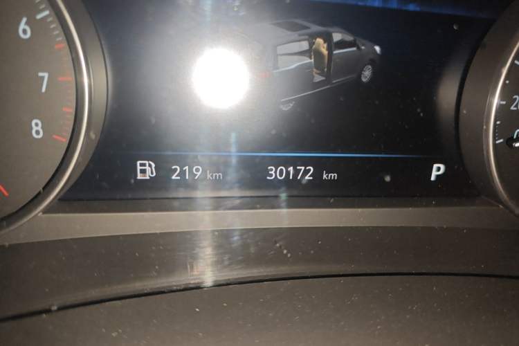 Used Buick GL8 2020 Land Business Class 652T Luxury Model Odometer Close Up