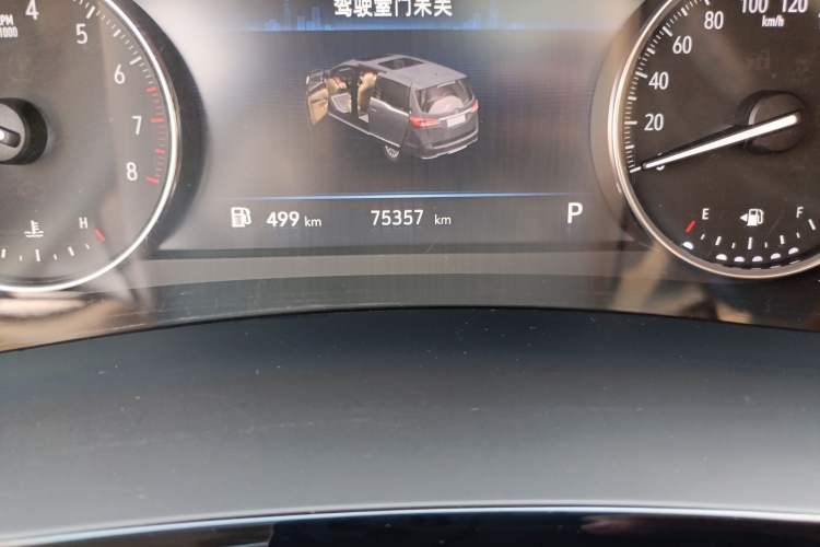 Used Buick GL8 2020 Land Business Class 652T Luxury Model Odometer Close Up