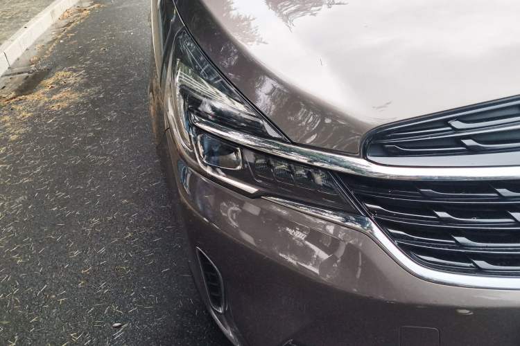 Used Buick GL8 2020 Land Business Class 652T Luxury Model Right Front Headlight
