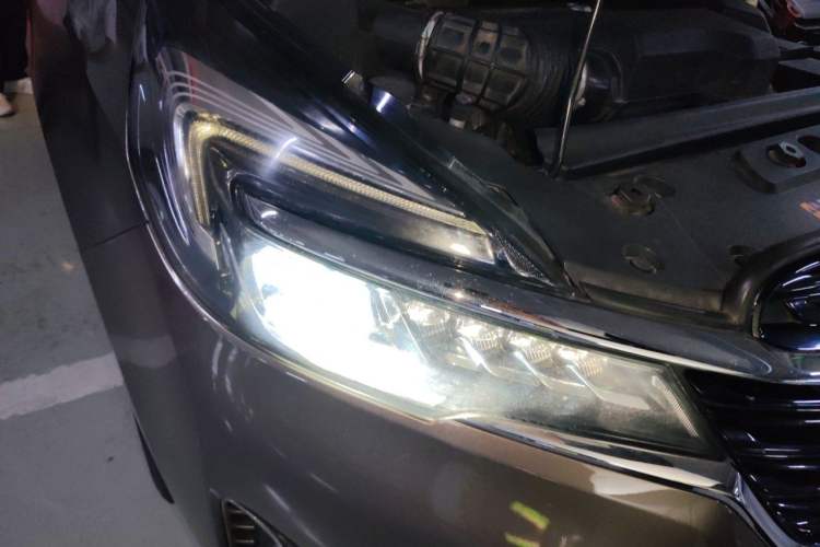 Used Buick GL8 2020 Land Cruiser Executive Class 652T Comfort Model Right Front Headlight