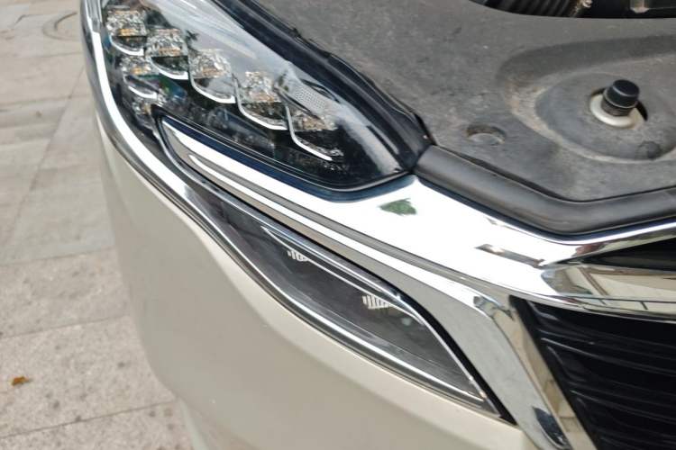 Used Buick GL8 2020 ES Land Cruiser 653T Luxury Model Right Front Headlight