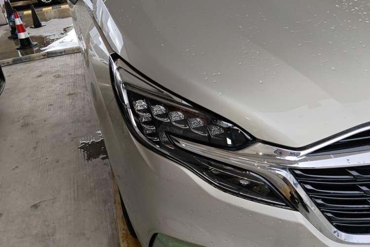Used Buick GL8 2020 ES Land Cruiser 653T Luxury Model Right Front Headlight