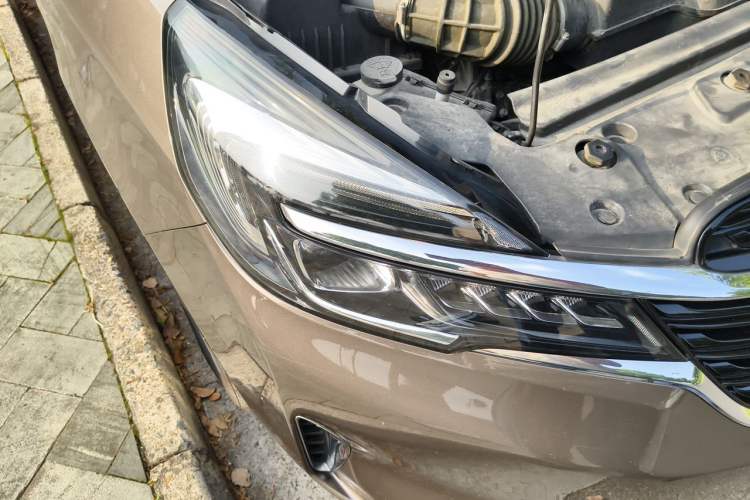 Used Buick GL8 2020 Land Cruiser Executive Class 652T Comfort Model Right Front Headlight