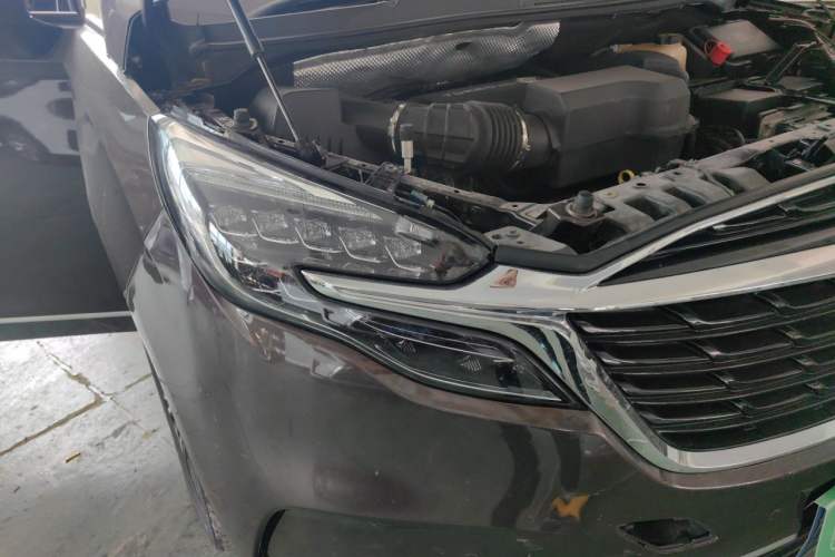 Used Buick GL8 2020 ES Land Cruiser 653T Flagship Model Right Front Headlight