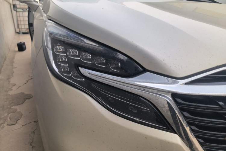 Used Buick GL8 2020 ES Land Cruiser 653T Luxury Model Right Front Headlight