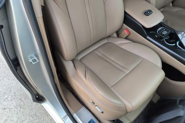 Used Buick GL8 2020 ES Land Cruiser 653T Flagship Model Right Front Seat