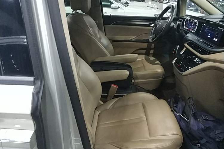 Used Buick GL8 2020 ES Land Cruiser 653T Flagship Model Right Front Seat