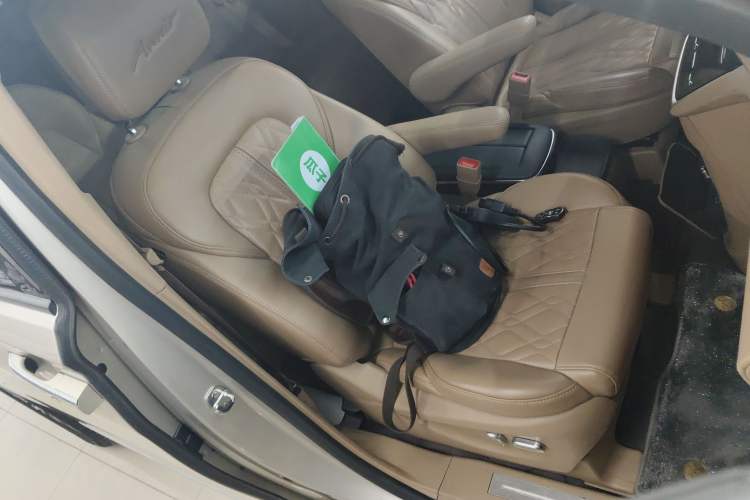 Used Buick GL8 2020 ES Land Cruiser 653T Flagship Model Right Front Seat