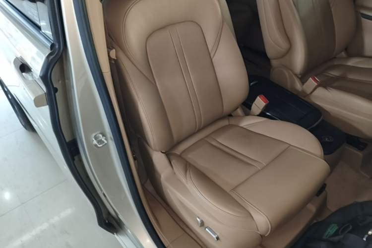 Used Buick GL8 2020 ES Land Cruiser 653T Luxury Edition Right Front Seat